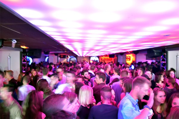 Le dancefloor du complexe le nautilus